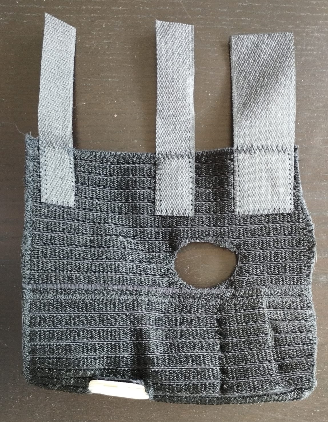 Figure 3 : Couture de l'attelle vue de l'extérieur